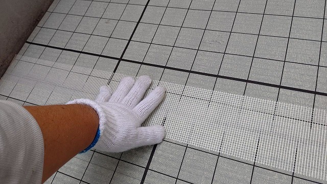 名東区で雨漏りしたベランダを通気緩衝工法で防水工事、脱気筒を設置しウレタン防水施工を実施